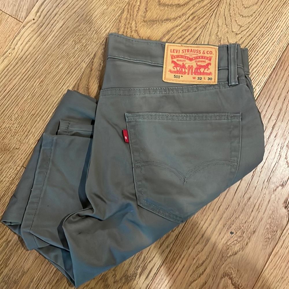 Mens Levis 511 pants/chinos. gray, size 32x30, good condition